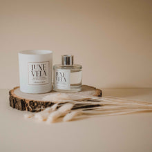 Load image into Gallery viewer, Fresh Linen Reed Diffuser
